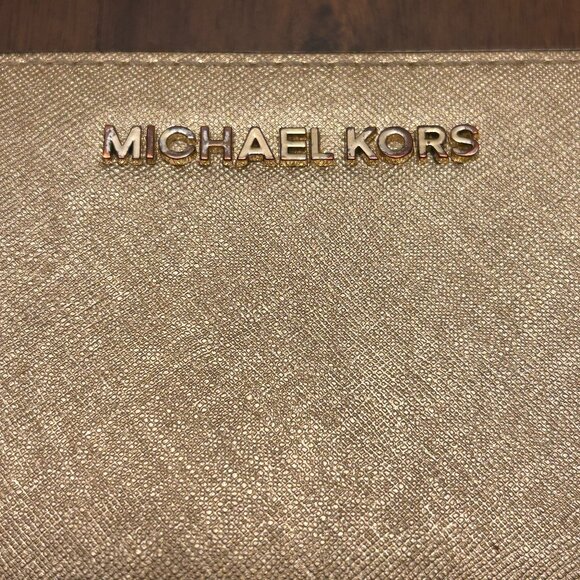 Michael Kors Zip Around Gold Leather Full Size Wallet - Picture 3 of 16